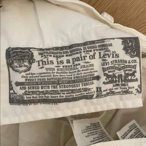 Levi’s white denim cut offs - Picture 5 of 5